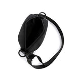 Men's bag, available in single shoulder or cross-body design, suitable for daily use during school. Made of nylon material.